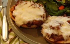 Delicious and easy-to-make Cheesy Pepperoni Pizza Buns recipe for pizza lovers
