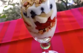 Delicious and Refreshing Easy Crunchy Berry Parfaits