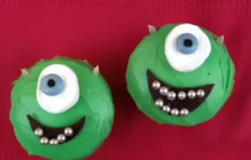 Delicious and Spooky Halloween Cyclops Cupcakes