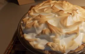 Delicious Rhubarb Meringue Pie Recipe