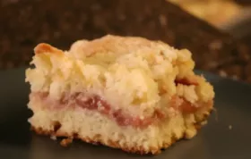 Delicious Strawberry Rhubarb Coffee Cake Recipe