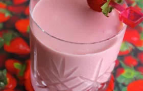 Healthy and Delicious Quick Strawberry Oatmeal Breakfast Smoothie Recipe