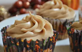 Pumpkin Spice Cupcakes with Cream Cheese Frosting