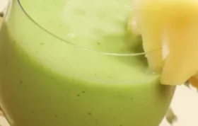 Refreshing and Healthy Pineapple Cleanser Smoothie Recipe