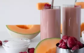 Refreshing Cantaloupe Berry Smoothie Recipe