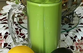 Refreshing Spinach Avocado and Mango Smoothie Recipe